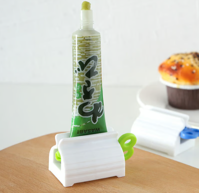Rolling Toothpaste Squeezer